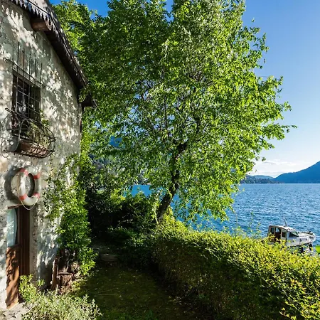 The Writer's Nest Il Rudere Pognana Lario